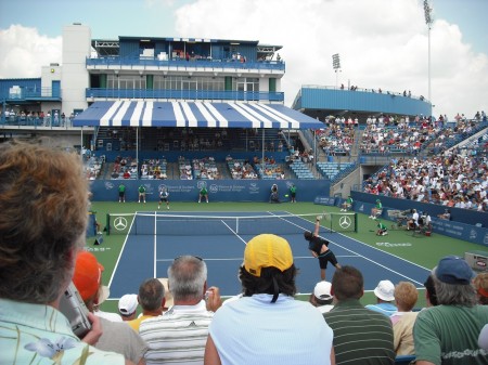 Moya Serving to Davydenko